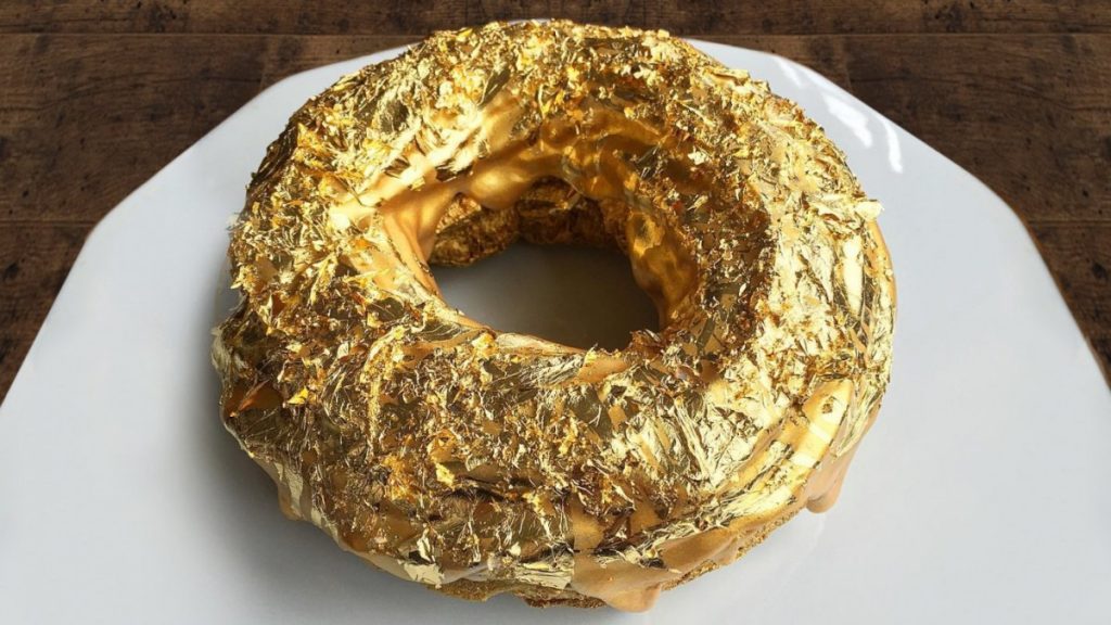 Manila-Social-Club-Bjorn-DelaCruz-Gold-Ube-Cristal-Donut-2-e1455914021405-1200x675